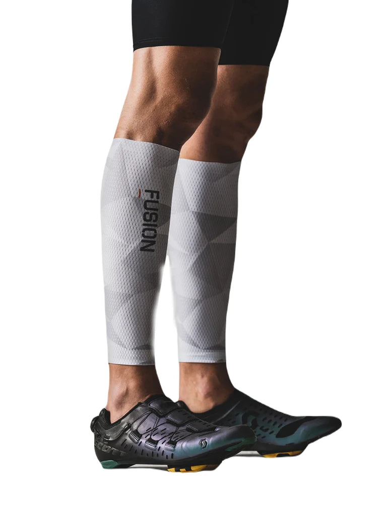 Fusion Tempo! Calf Sleeves - White/Grey set fra siden