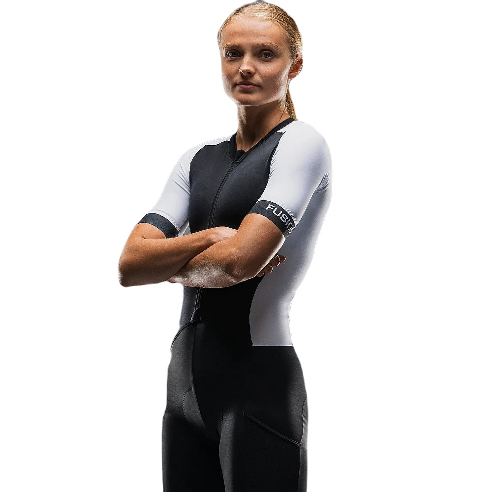 Fusion Tempo! THREE Suit - Black set fra fronten