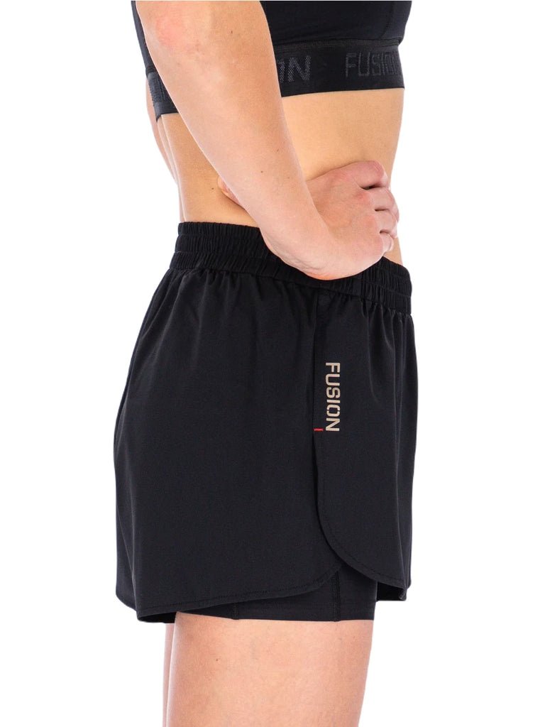 Fusion Womens Run Short - Black set fra siden