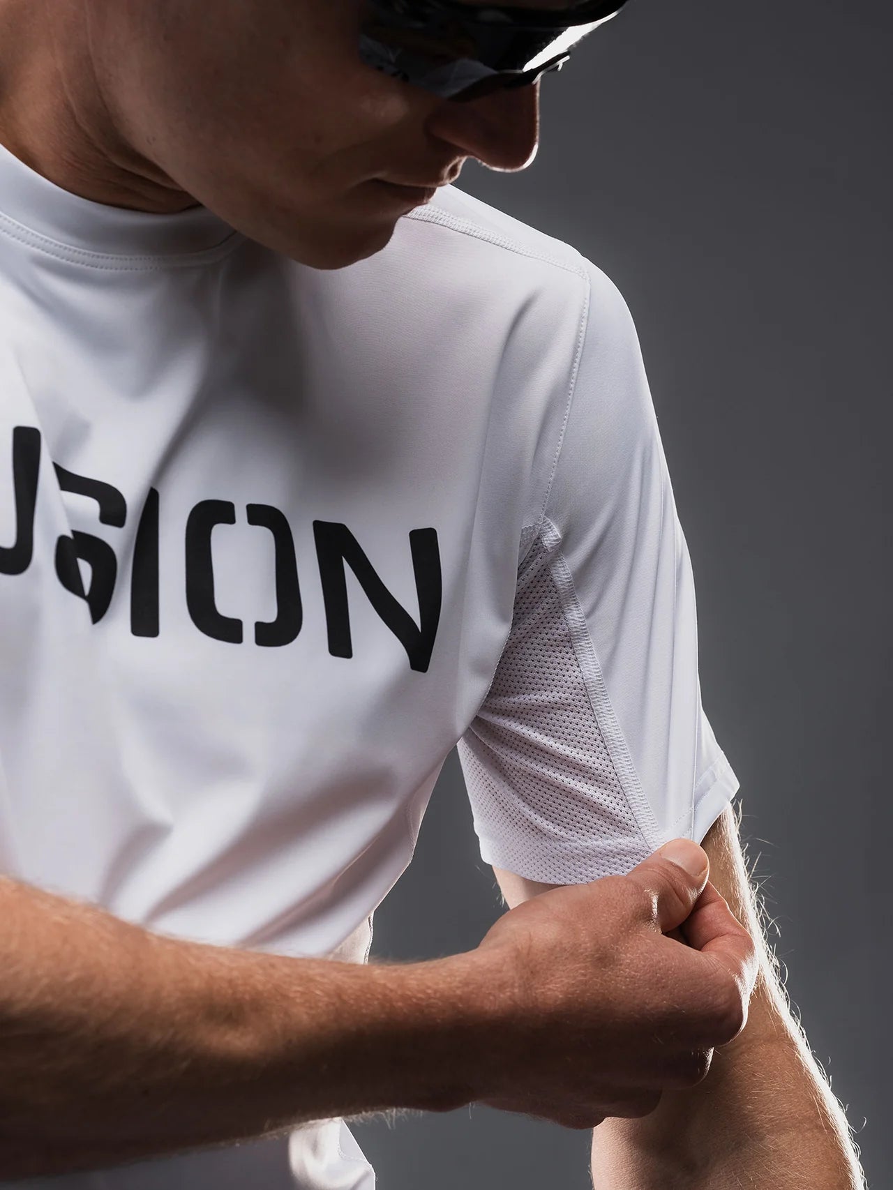 Fusion Mens Tempo T-Shirt - White (logo) - Endurance Sport