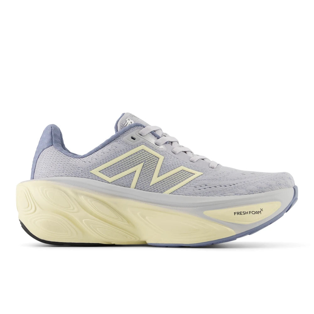 New Balance Fresh Foam Morev5 pearl grey dame set fra siden