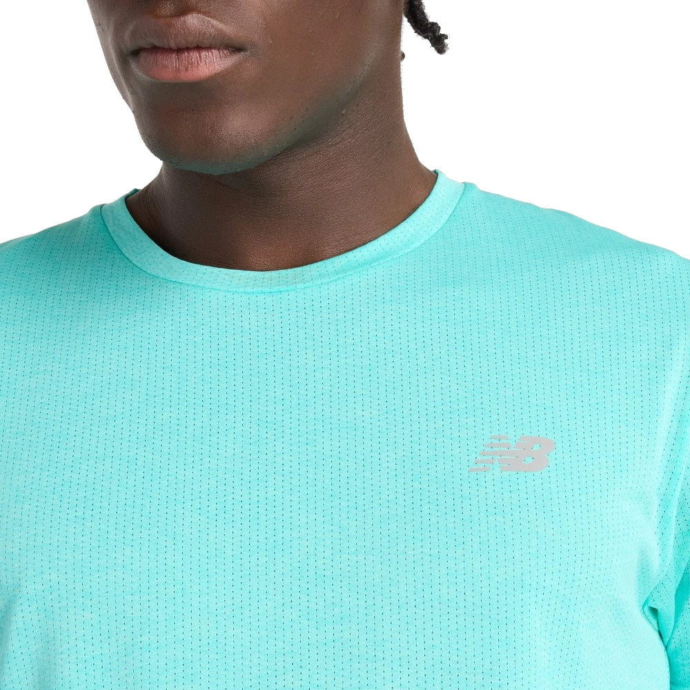 New Balance Athletics Run T-shirt Herre - Cyber Jade set tæt på