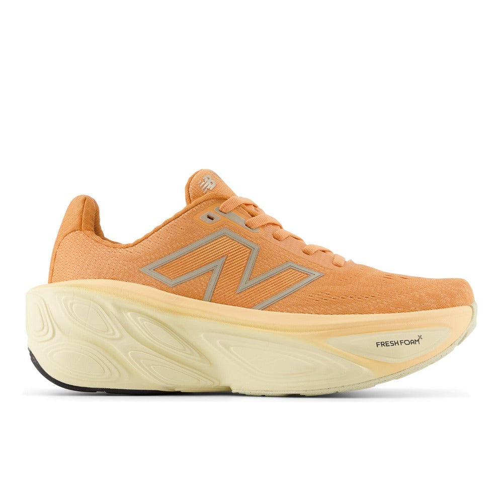 New Balance Fresh Foam X More v5 Dame - Copper/Light Gold Metallic set fra siden