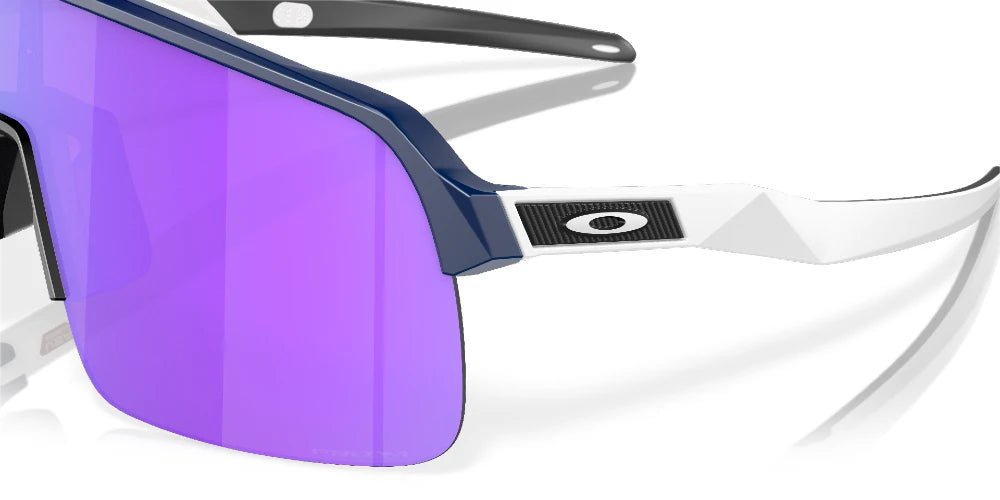 Oakley Sutro Lite - Matte Navy/Prizm Violet med fokus på stel