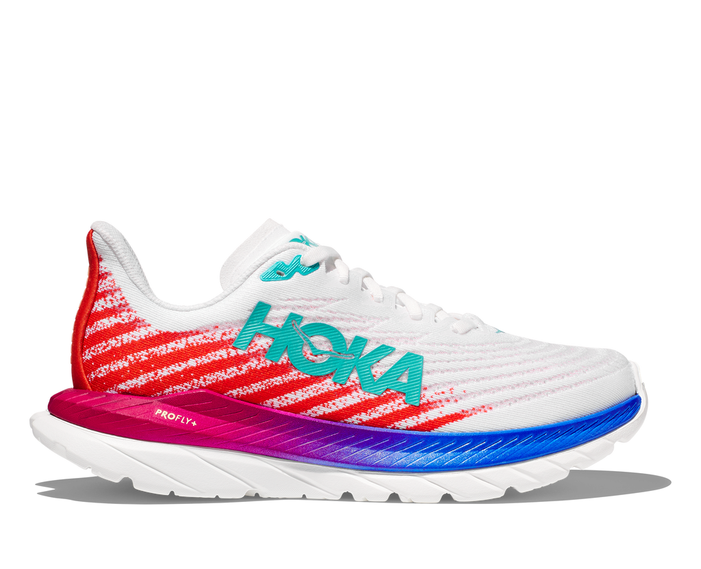 Hoka One One Mach 5 - White/Flame set fra siden