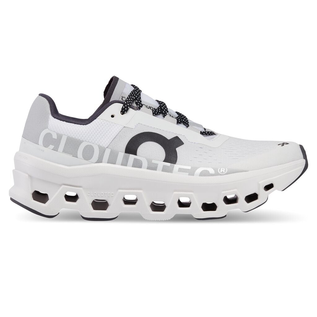 On Cloudmonster Herre - All White set fra siden